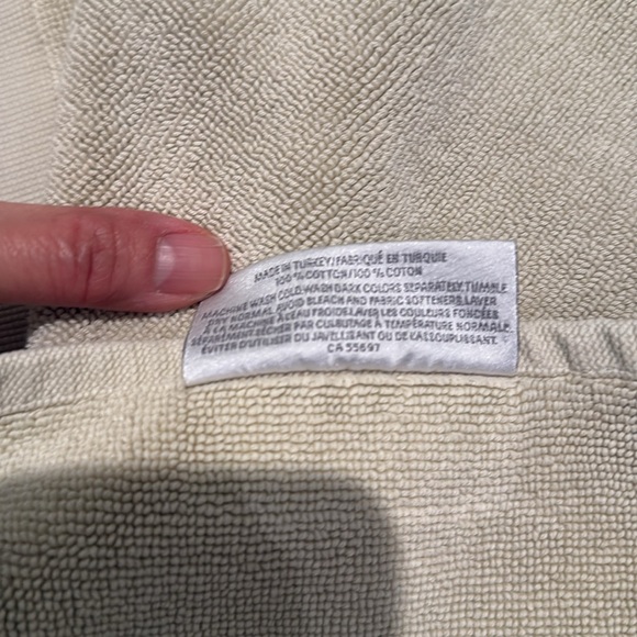 Restoration Hardware bath mat. - Picture 4 of 4